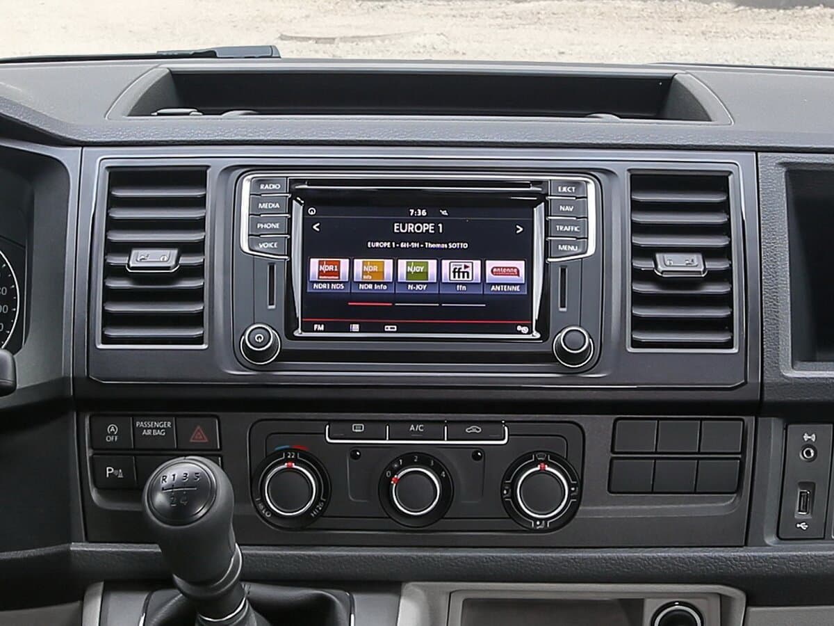 Volkswagen Transporter T6 — Salon, öndən