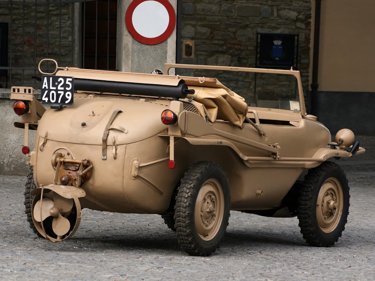 Volkswagen Type 166 1942 – 1944 — 3/4 arxadan