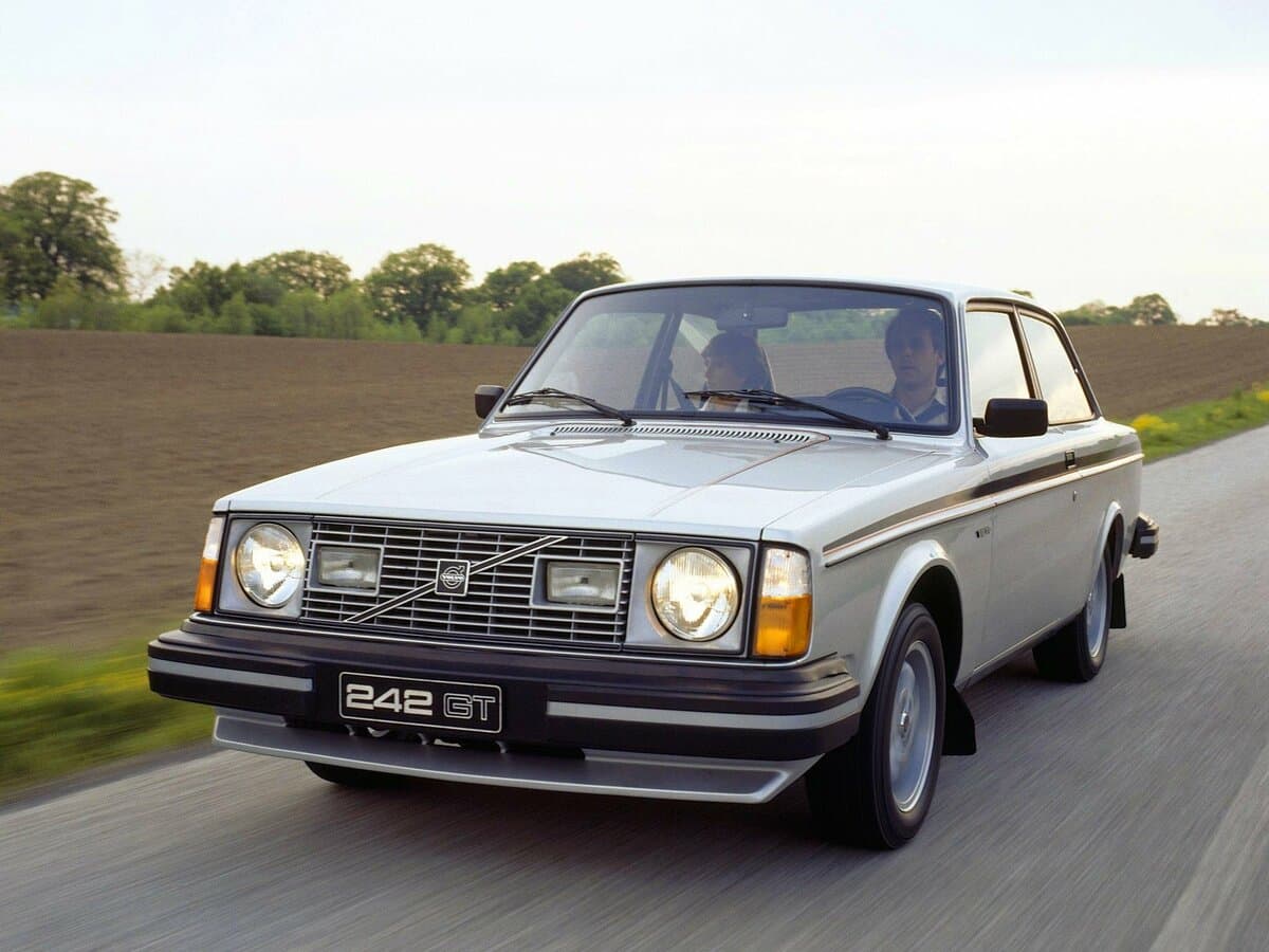 Volvo 240 Series 1974 – 1993 — Əsas şəkil