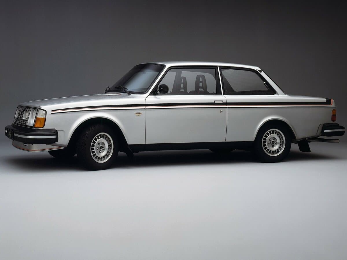Volvo 240 Series 1974 – 1993 — yandan görünüş
