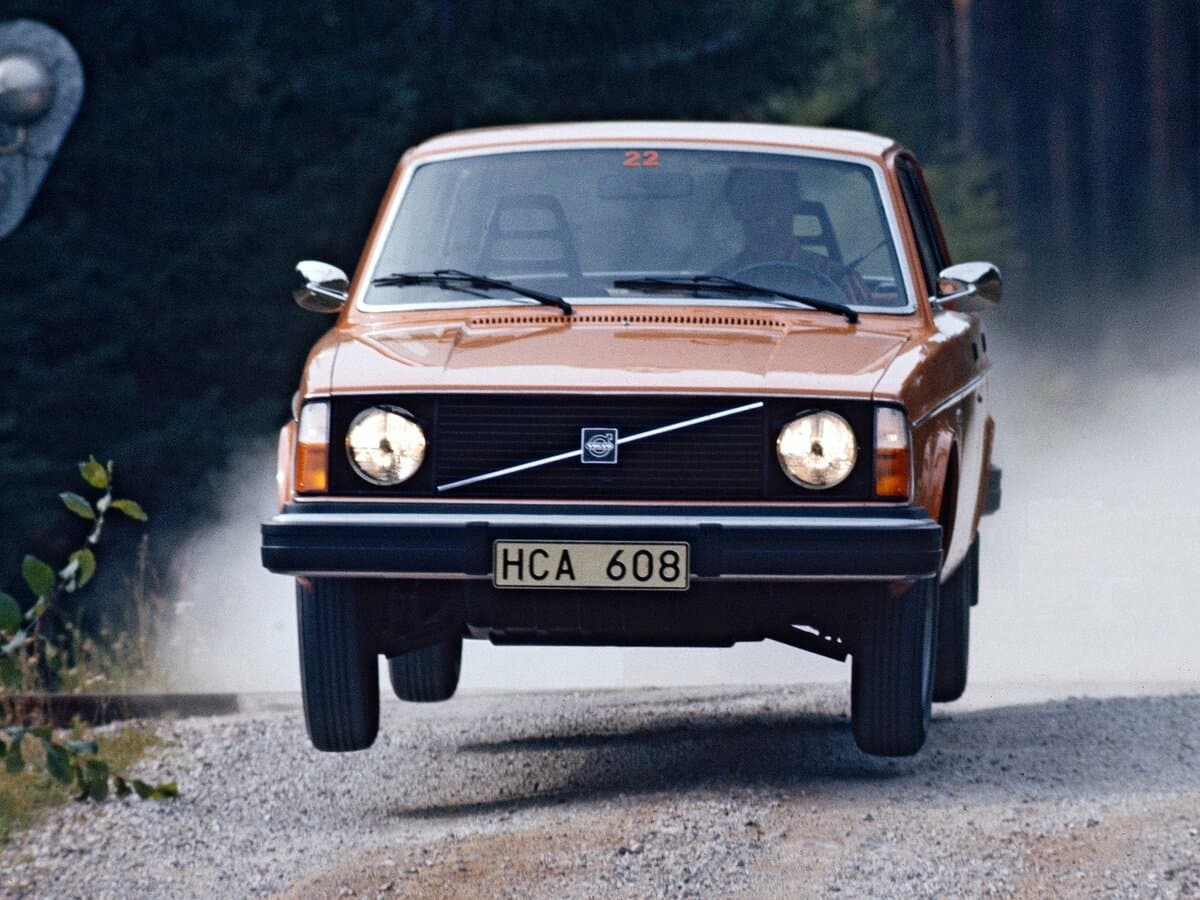 Volvo 240 Series 1974 – 1993 — Salon, öndən