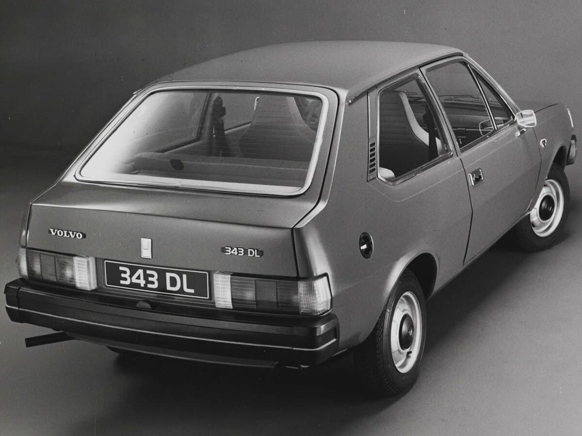 Volvo 300 Series 1975 – 1991 — 3/4 arxadan