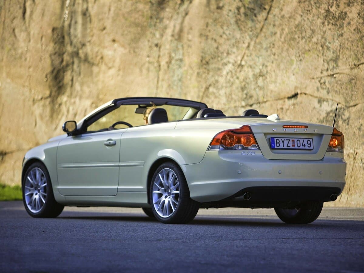 Volvo C70 II — 3/4 arxadan