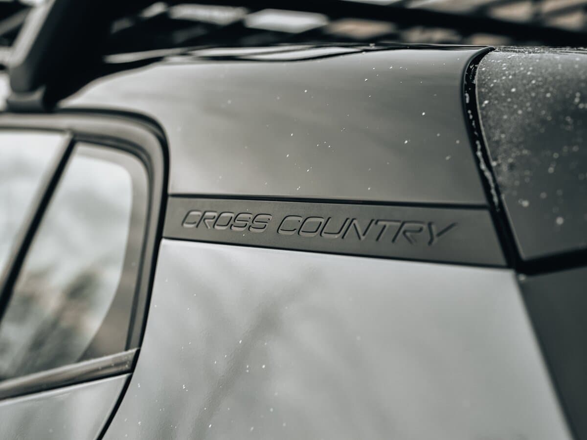 Volvo EX30 Cross Country 2025 – indiyədək — Salon, öndən