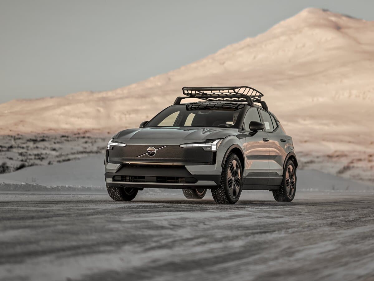 Volvo EX30 Cross Country 2025 – indiyədək — Əsas şəkil