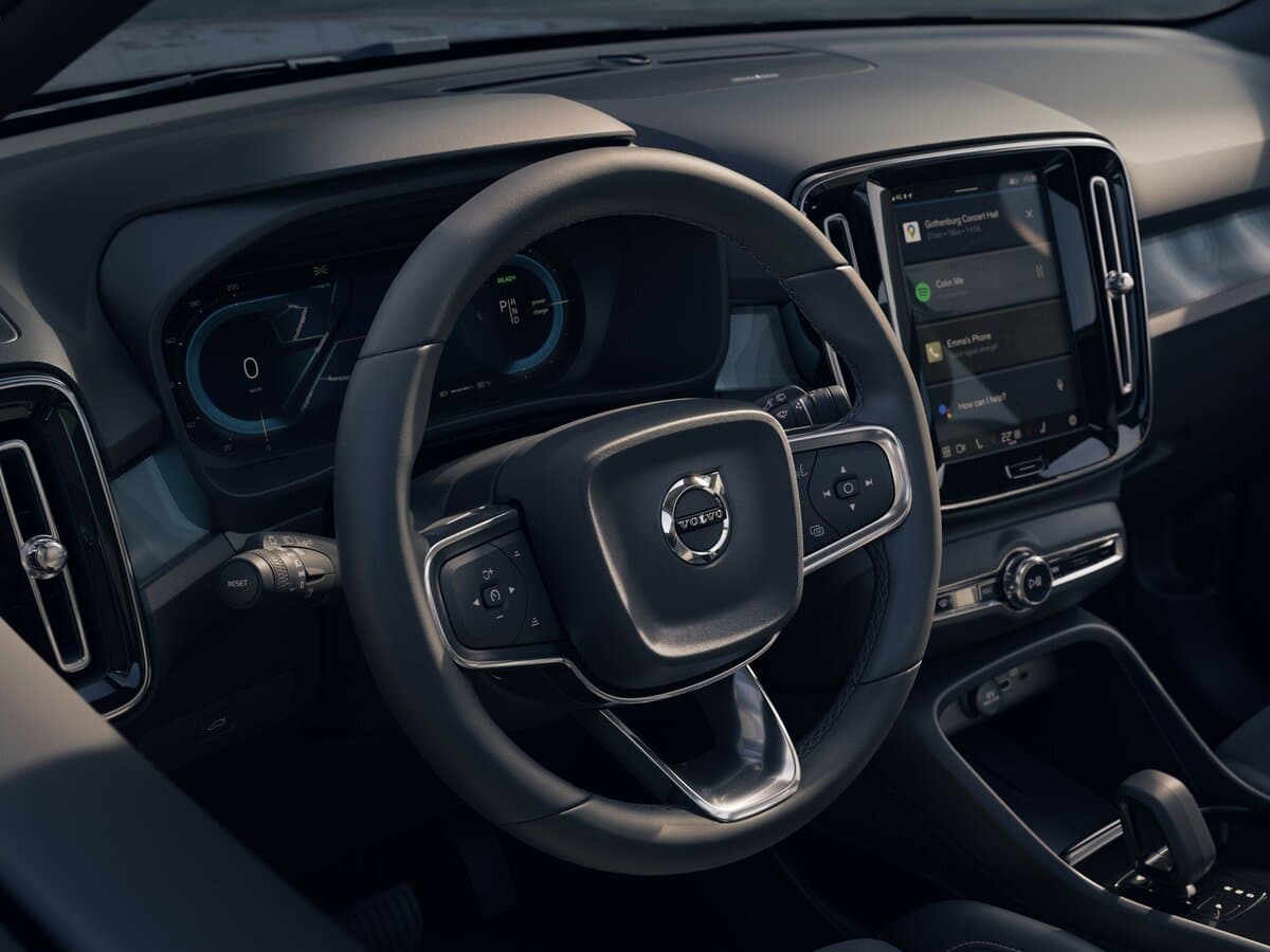 Volvo EX40 2024 – indiyədək — Sükan