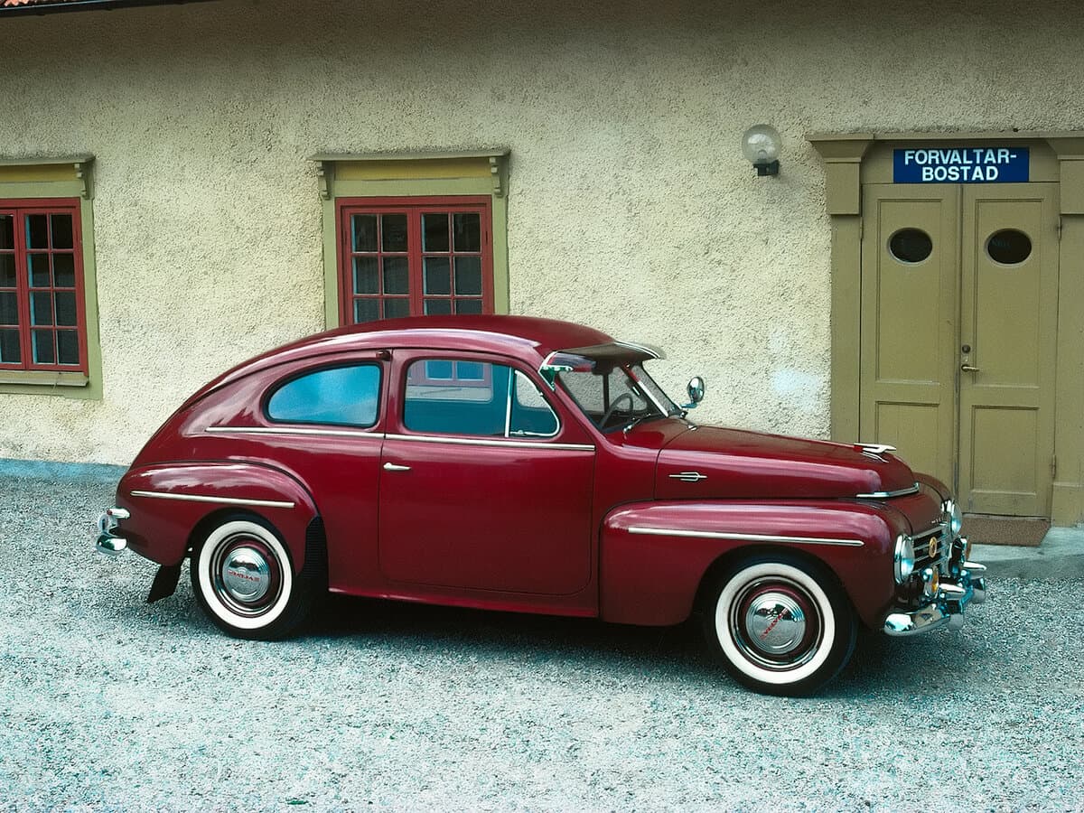 Volvo PV444 1947 – 1958 — Öndən