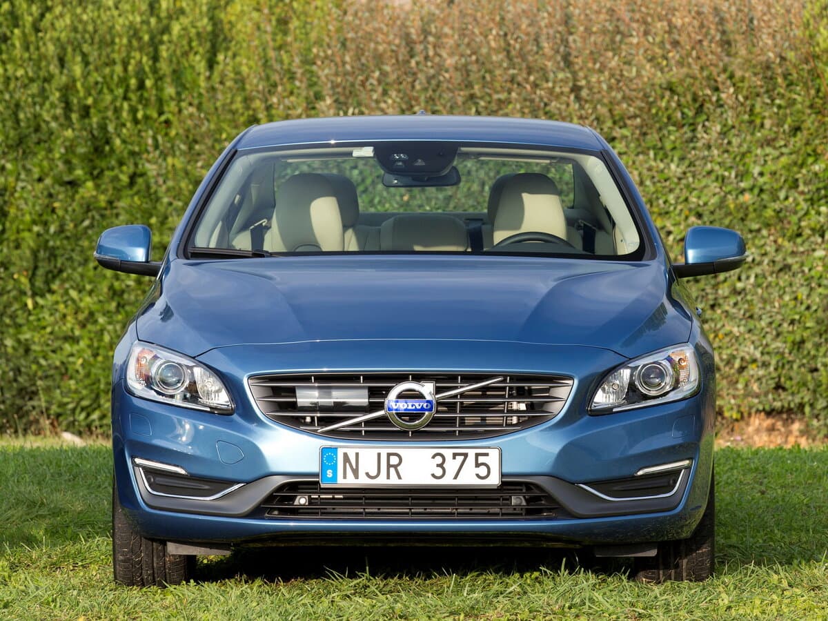 Volvo S60 II Restayling — Öndən