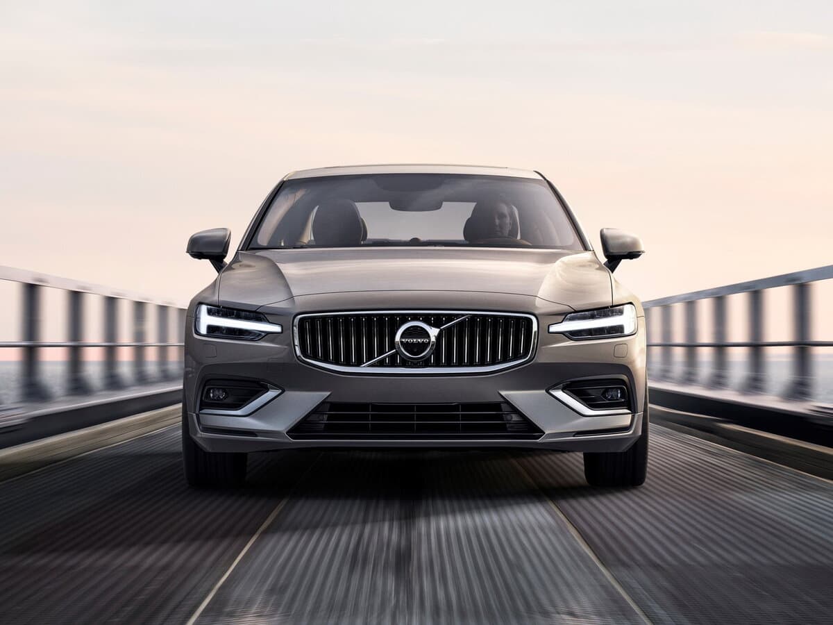 Volvo S60 III — Öndən