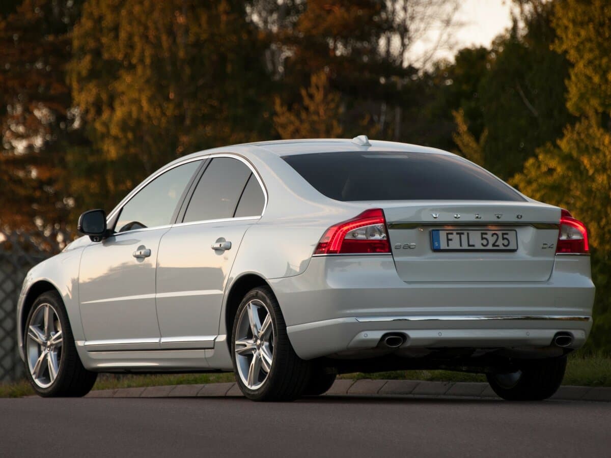 Volvo S80 II Restayling 2 — 3/4 arxadan