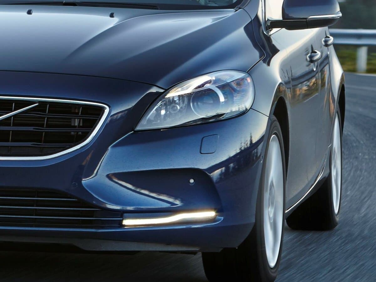 Volvo V40 II — Fara