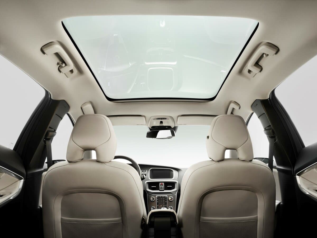 Volvo V40 II — Salon, arxadan