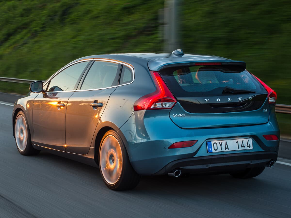 Volvo V40 II — 3/4 arxadan