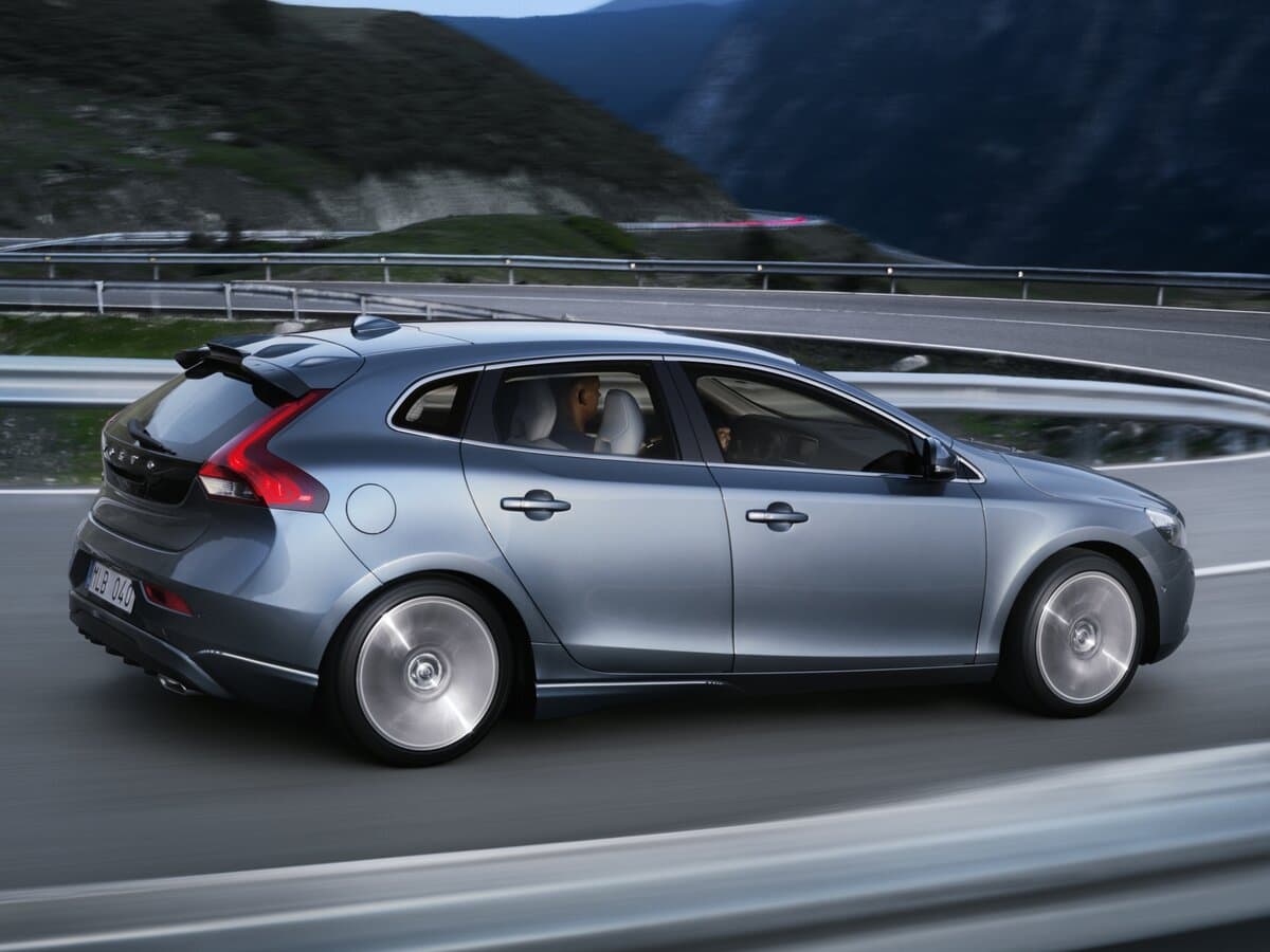 Volvo V40 II — Yandan