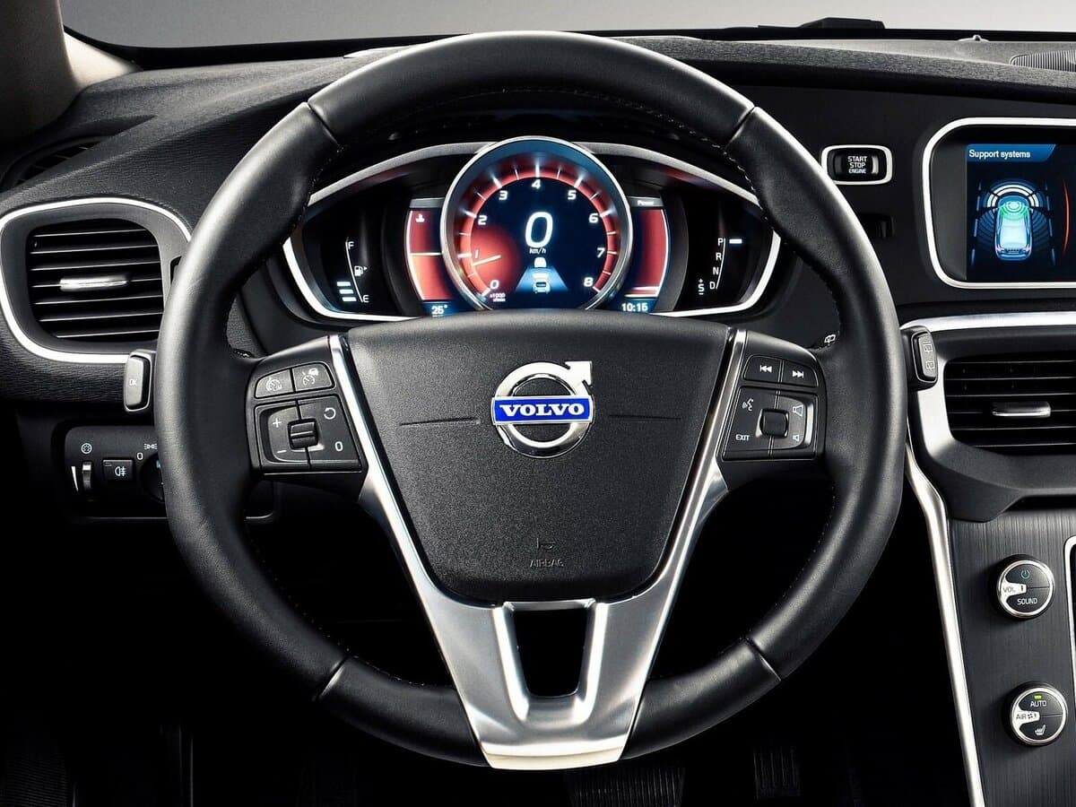 Volvo V40 II — Sükan