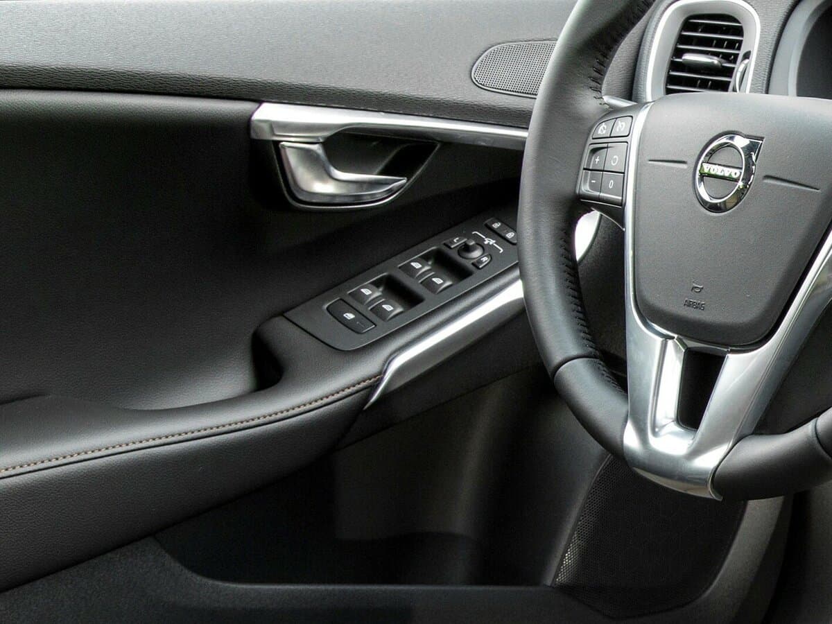 Volvo V40 Cross Country I Restayling — Qapı