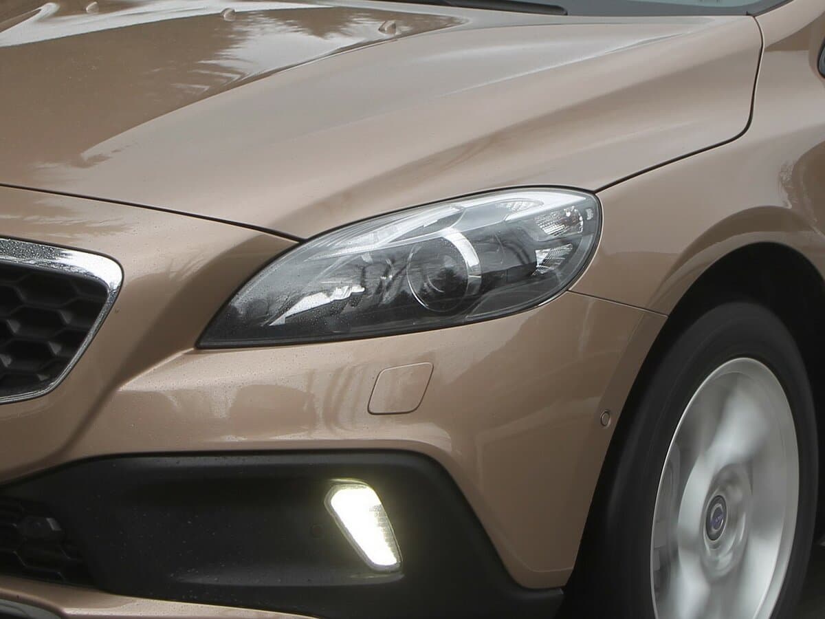 Volvo V40 Cross Country I Restayling — Fara