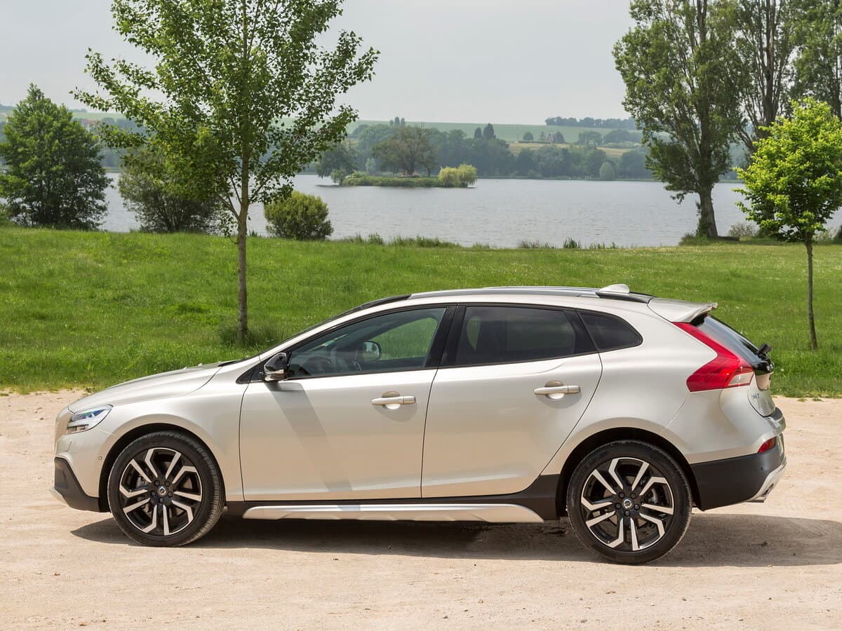 Volvo V40 Cross Country I Restayling — Yandan