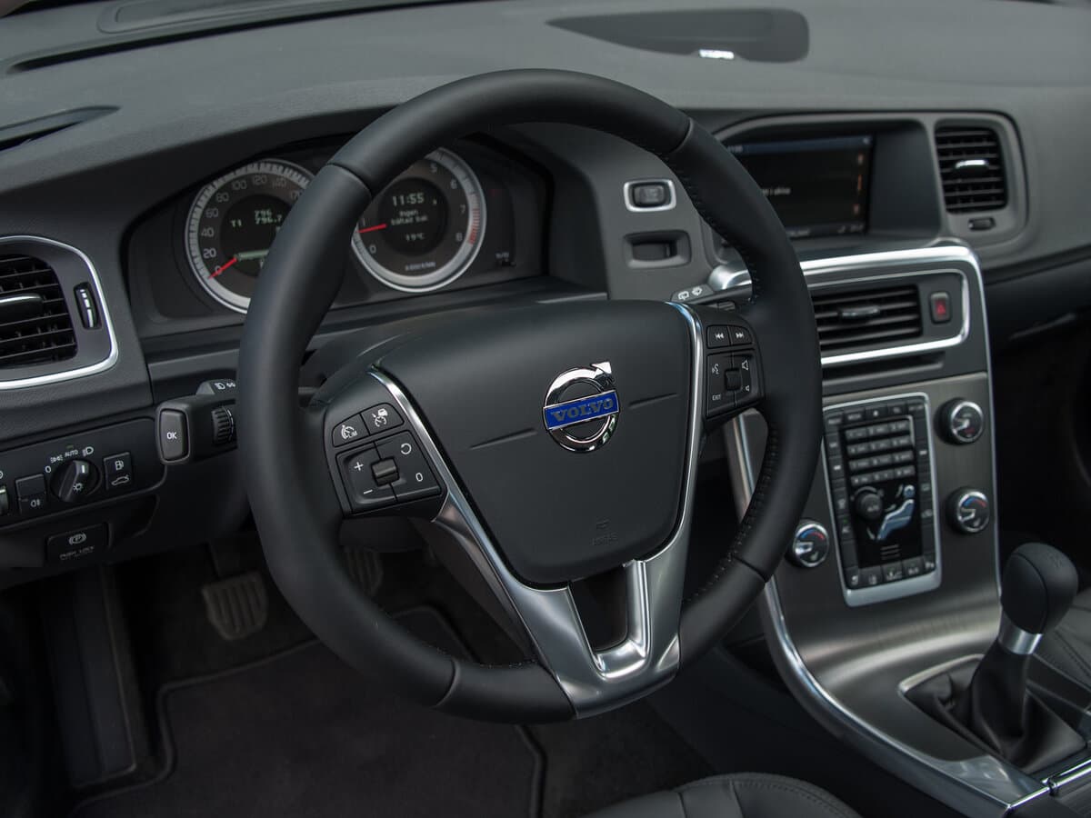 Volvo V60 I — Sükan