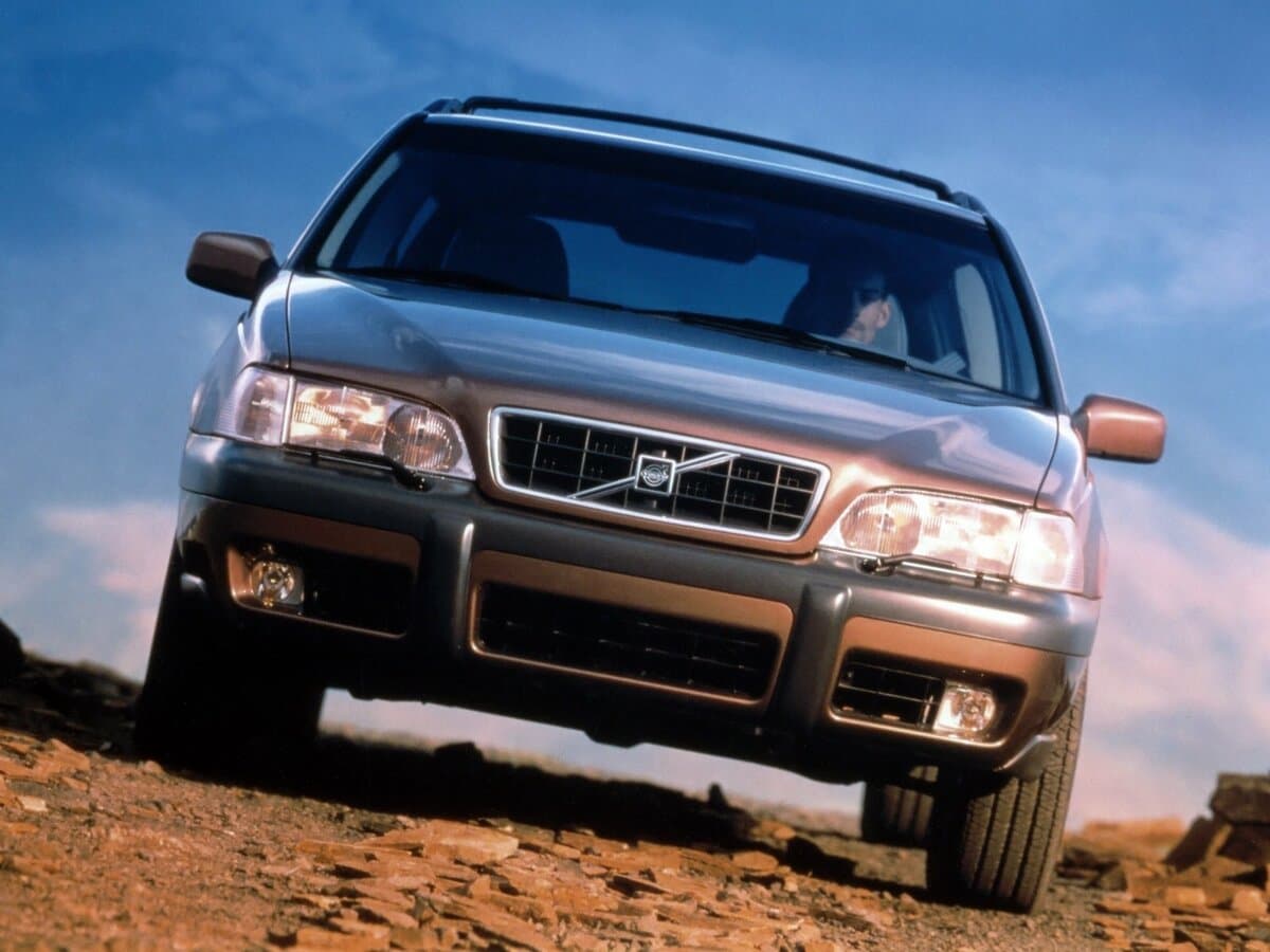 Volvo V70 I — Öndən
