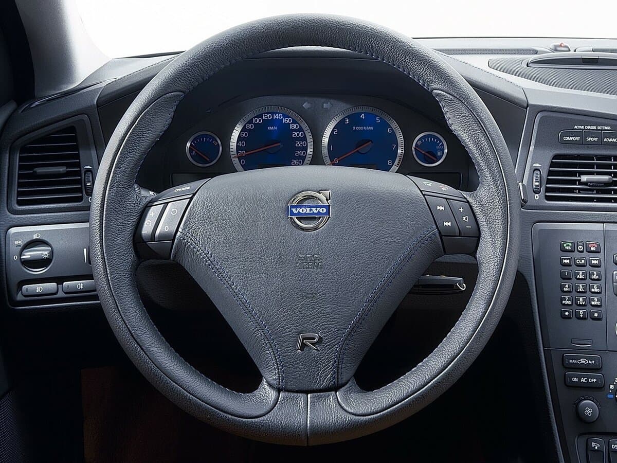 Volvo V70 II — Sükan
