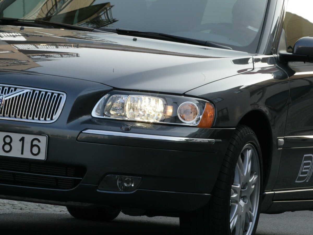 Volvo V70 II Restayling — Fara
