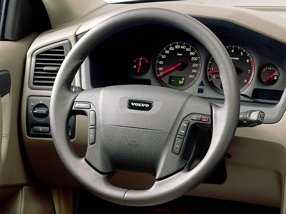Volvo V70 II Restayling — Sükan