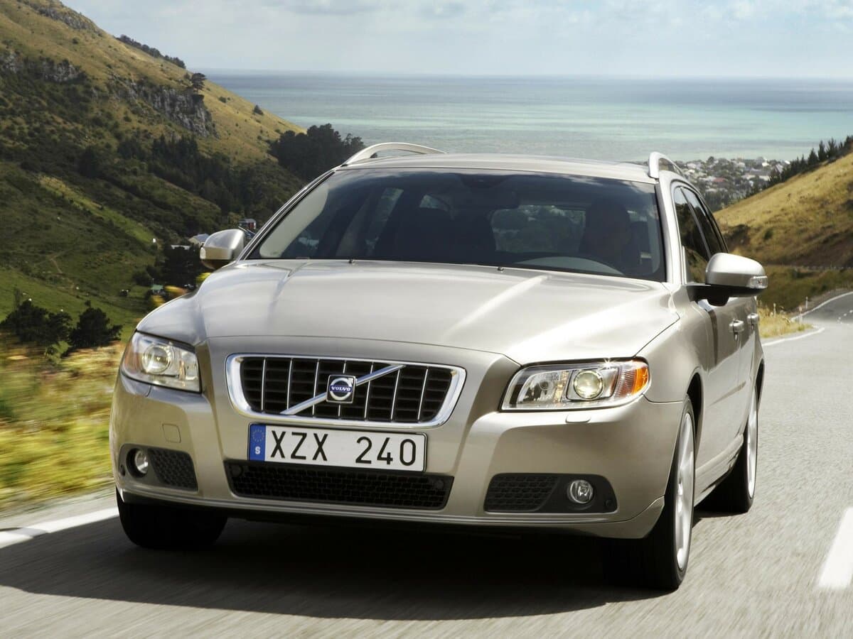 Volvo V70 III — Öndən