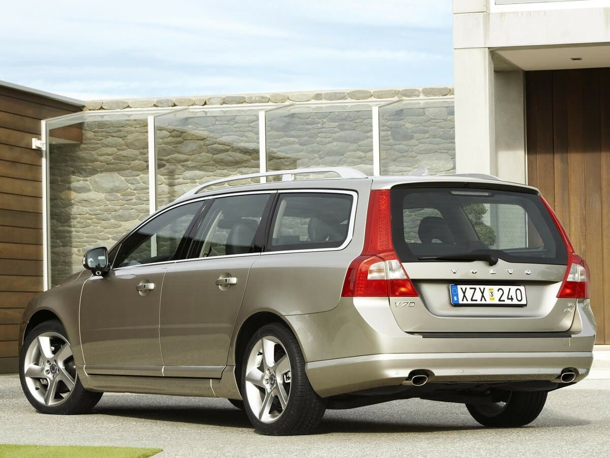 Volvo V70 III — 3/4 arxadan