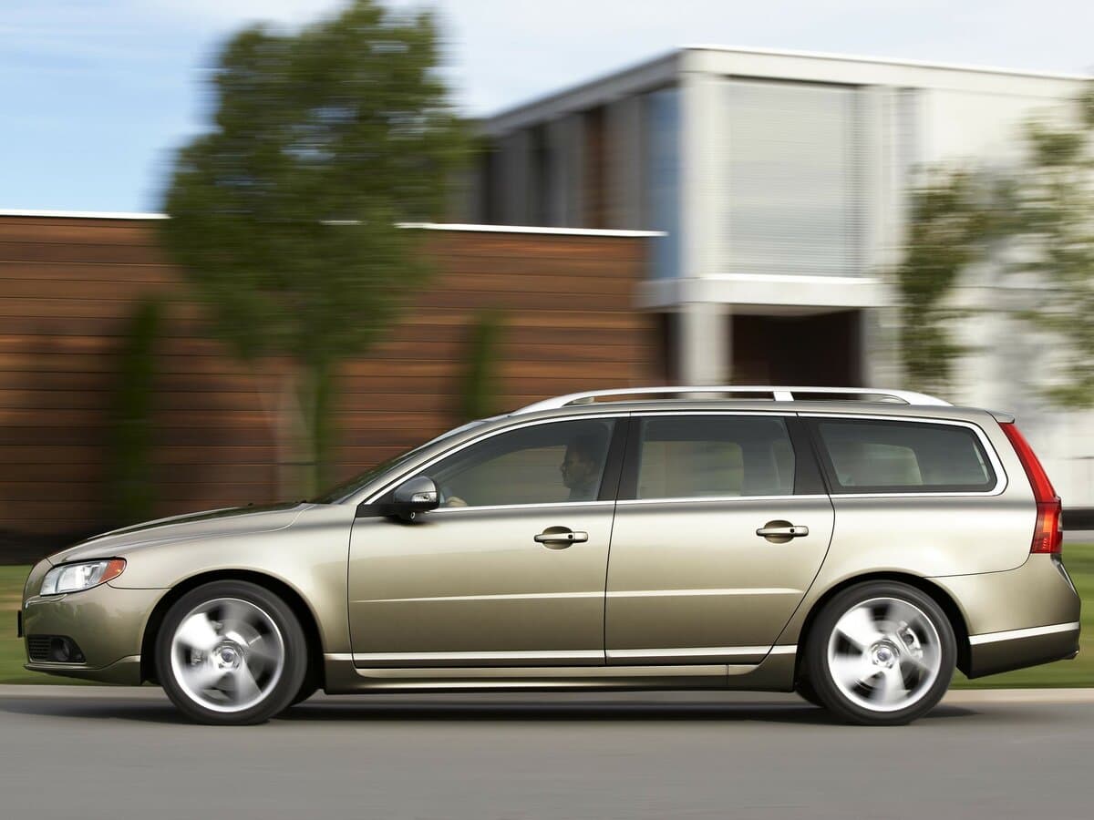Volvo V70 III — Yandan
