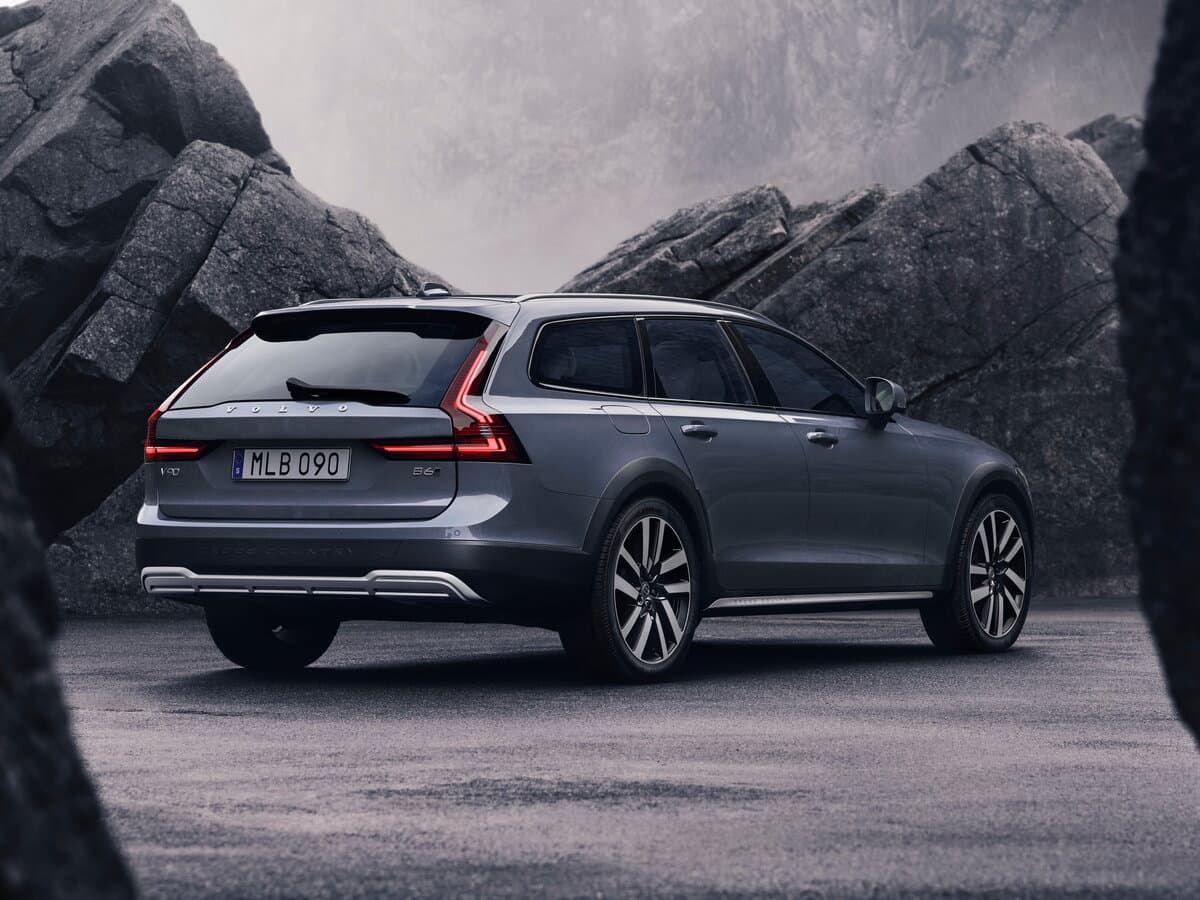 Volvo V90 Cross Country I Restayling — 3/4 arxadan