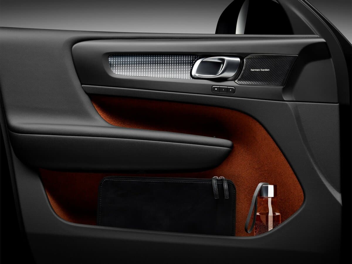 Volvo XC40 I — Qapı