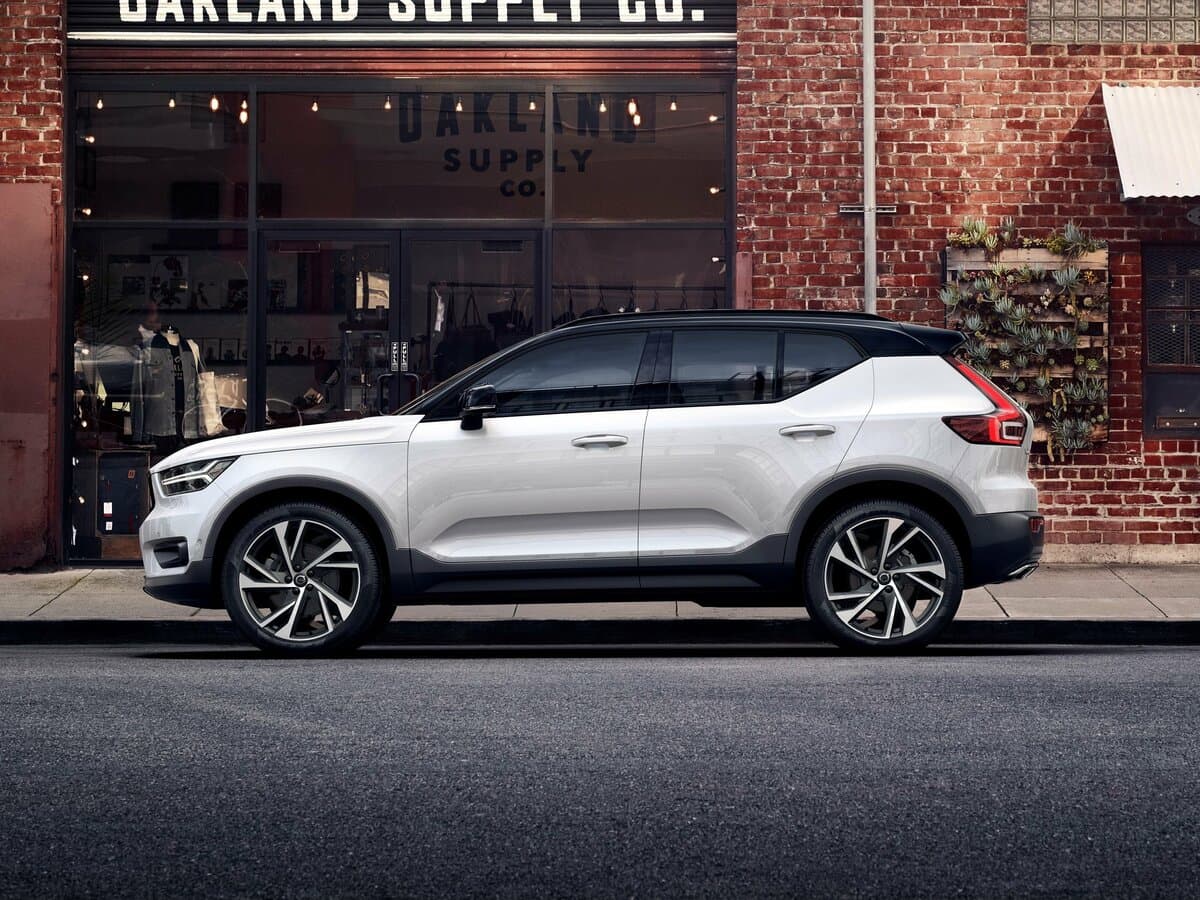 Volvo XC40 I — Yandan