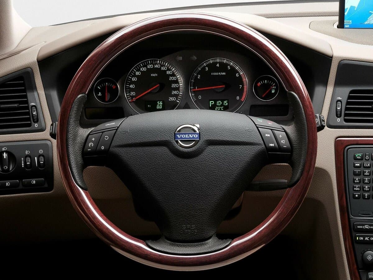 Volvo XC70 I — Sükan