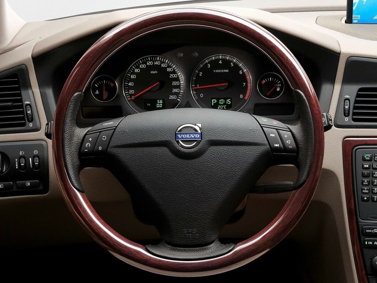 Volvo XC70 I Restayling — Sükan