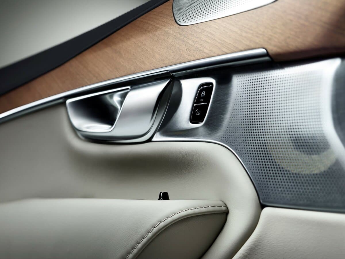 Volvo XC90 II — Qapı