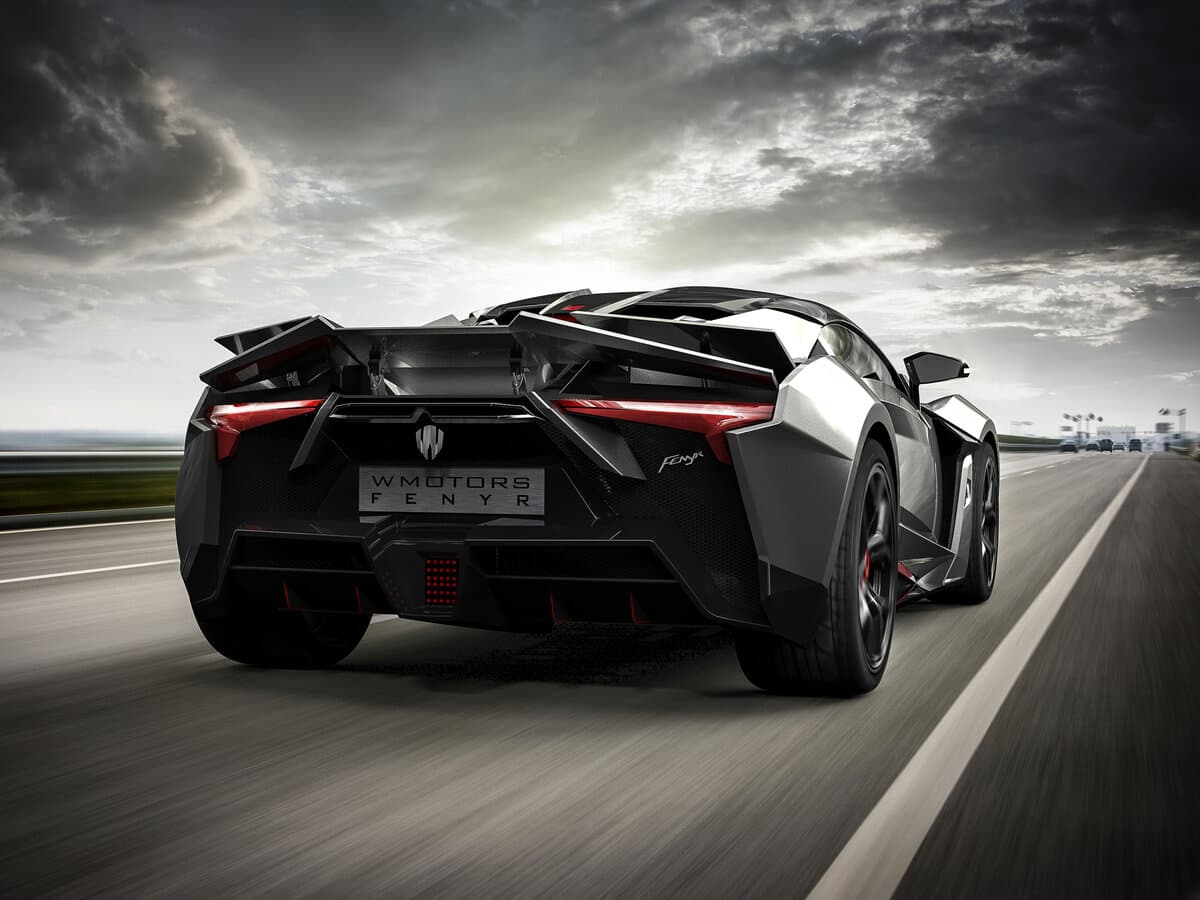 W Motors Fenyr Supersport 2015 – indiyədək — Arxadan