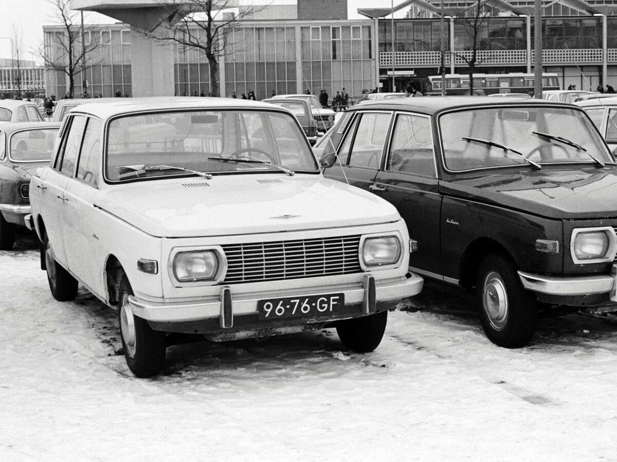 Wartburg 353 1966 – 1989 — öndən görünüş