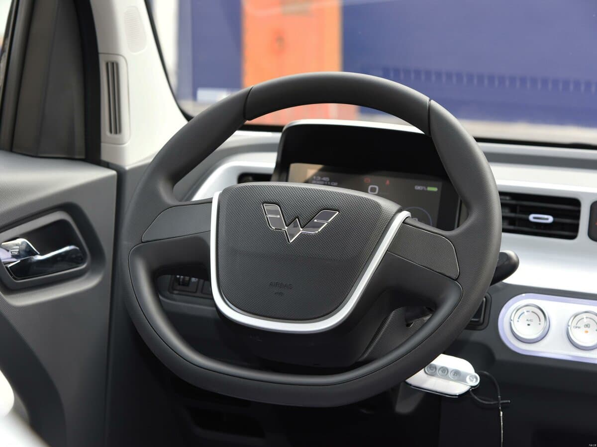 Wuling Mini EV II — Sükan