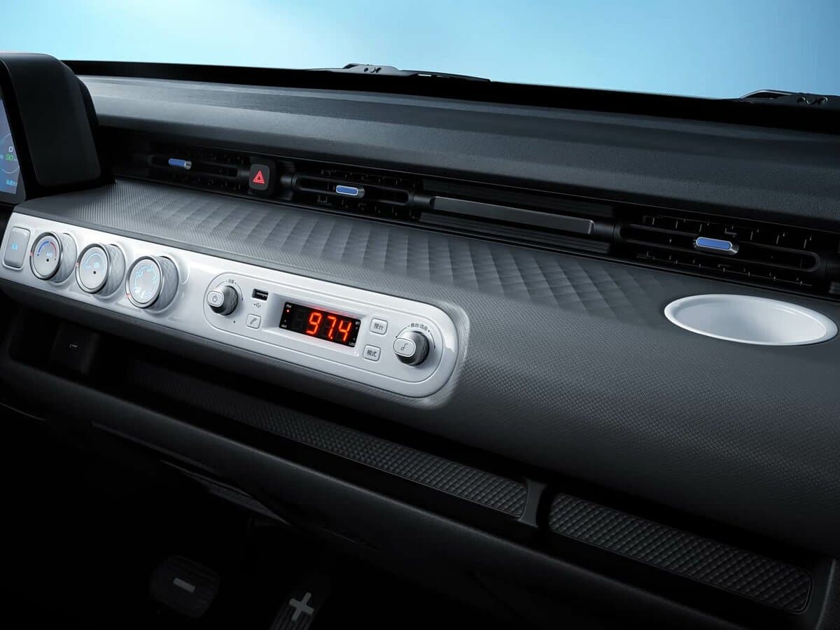 Wuling Mini EV III — Salon, öndən