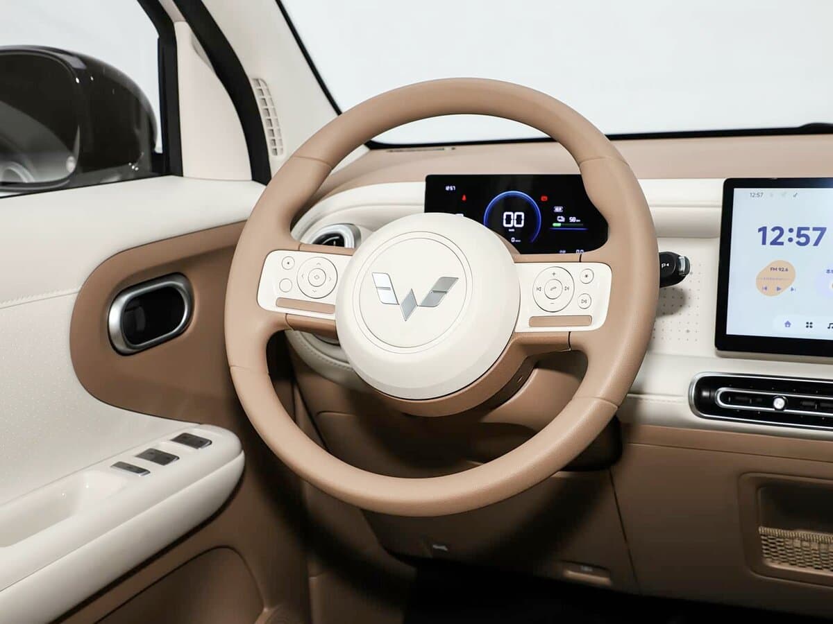 Wuling Mini EV V — Sükan