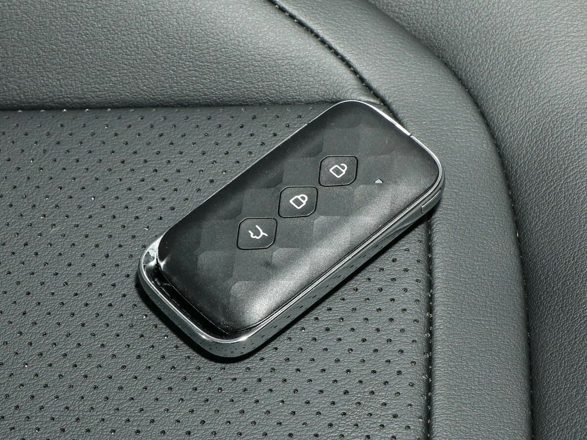 Wuling Starlight 2023 – indiyədək — Salon, arxadan
