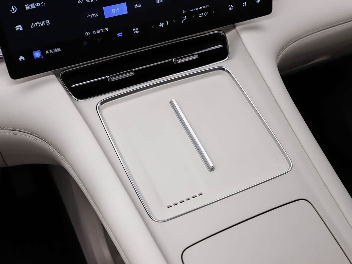 Wuling Starlight L 2026 – indiyədək — Salon, öndən
