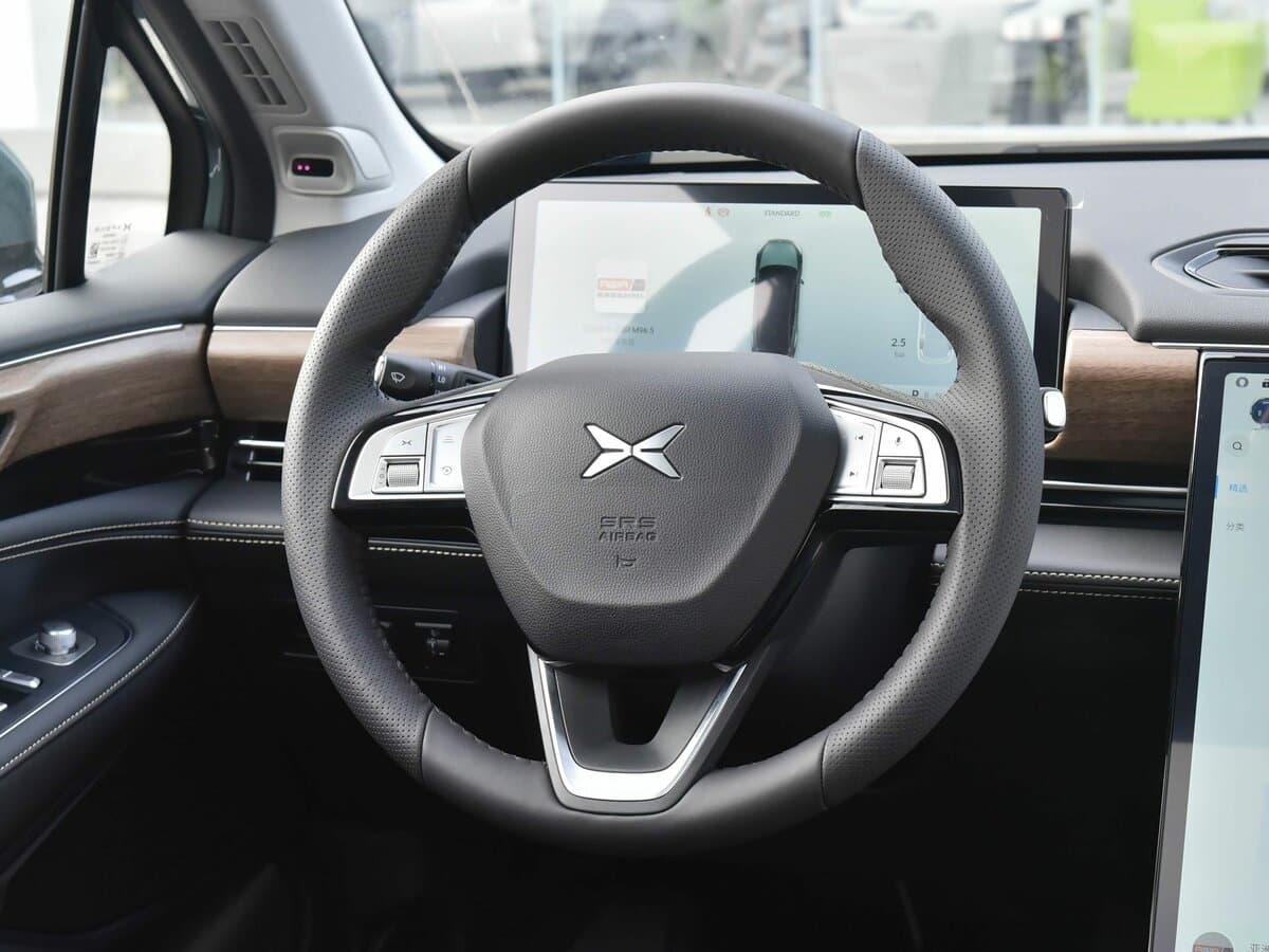 Xpeng P5 I Restayling — Sükan