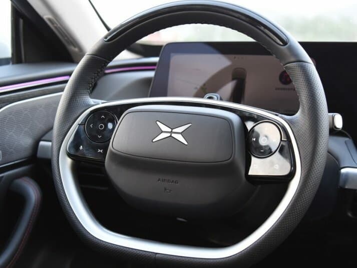 Xpeng P7 I — Sükan